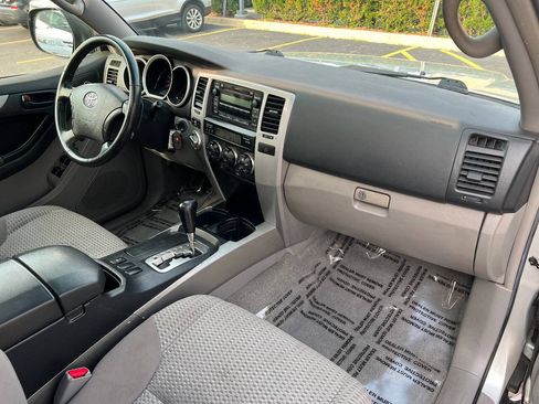 Used 2008 Toyota 4Runner SR5 AWD/4WD image 29