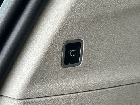 Used 2020 Chrysler Pacifica Touring-L Plus FWD image 46