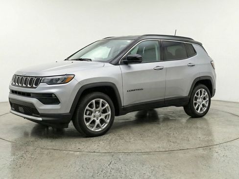 Used 2025 Jeep Compass Limited AWD/4WD image 3