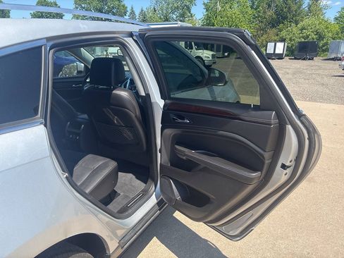 Used 2012 Cadillac SRX Luxury FWD image 16