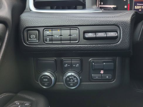 Used 2021 GMC Yukon XL Denali w/ Denali Ultimate Package image 29