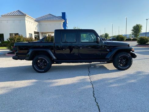 Used 2024 Jeep Gladiator Sport AWD/4WD image 8