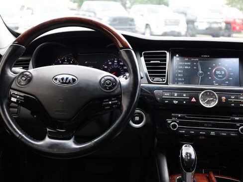 Used 2016 Kia K900 Luxury image 21