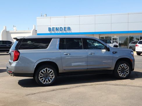Used 2023 GMC Yukon XL Denali Ultimate w/ LPO, Floor Liner Package AWD/4WD image 5