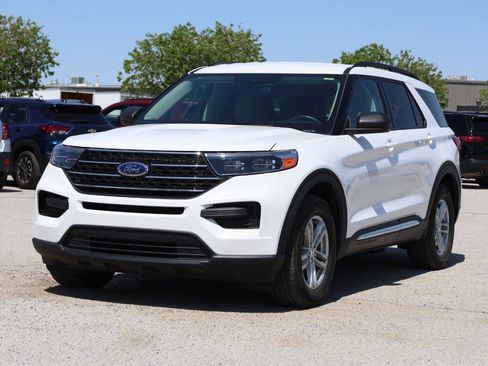 Used 2023 Ford Explorer XLT RWD image 6