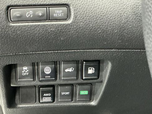 Used 2019 Nissan Rogue SV image 6