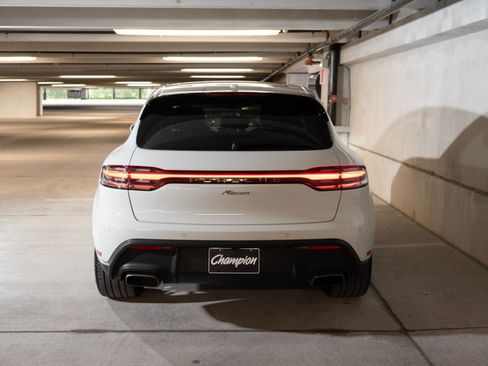 Certified 2024 Porsche Macan AWD/4WD image 10