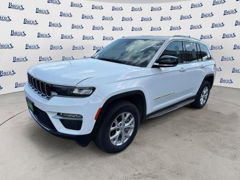 Used 2024 Jeep Grand Cherokee Limited w/ Luxury Tech Group II RWD image 2