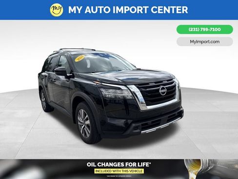 Used 2024 Nissan Pathfinder SL AWD/4WD image 1