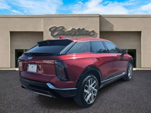 New 2025 Cadillac Optiq Luxury 2 image 4