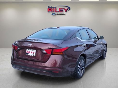 Used 2024 Nissan Altima 2.5 SV image 5