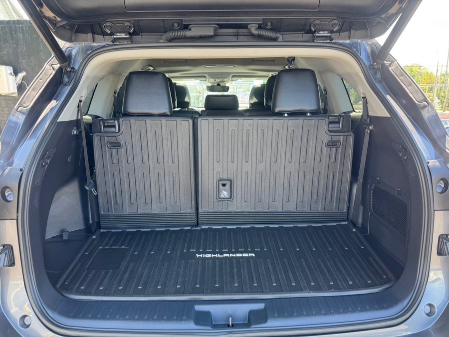 Used 2021 Toyota Highlander XLE AWD/4WD image 15