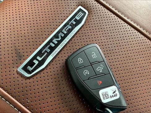 Used 2024 GMC Sierra 2500 Denali Ultimate AWD/4WD image 9