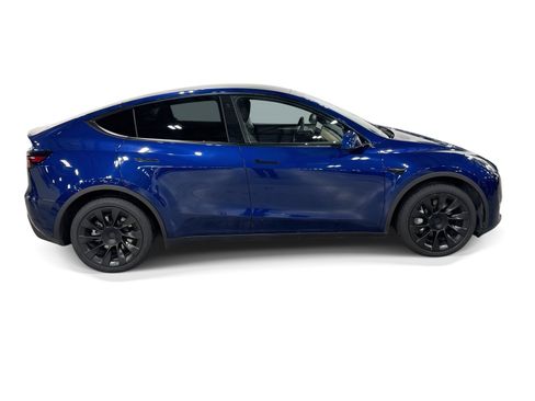 Certified 2023 Tesla Model Y AWD image 7