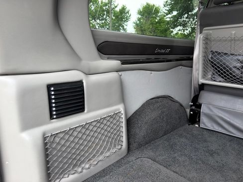 Used 2018 GMC Savana 3500 Extended RWD image 40