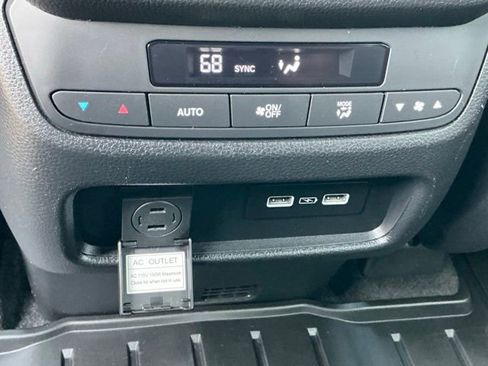 Used 2023 Honda Pilot TrailSport image 11