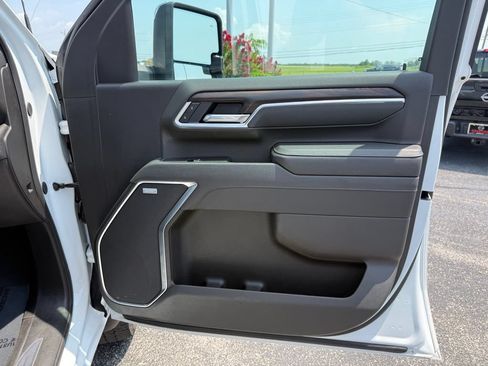 Used 2025 GMC Sierra 2500 SLT w/ SLT Convenience Package AWD/4WD image 19