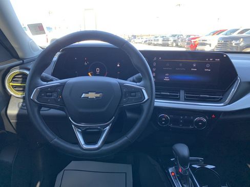 Used 2024 Chevrolet Trax LT w/ Driver Confidence Package image 16