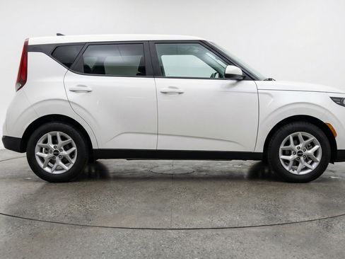 Used 2025 Kia Soul LX w/ LX Technology Package image 11