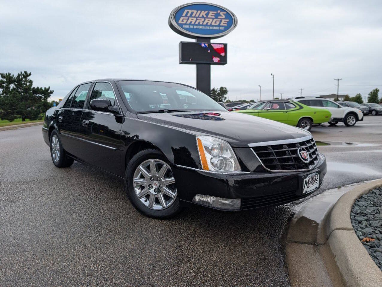 Used 2011 Cadillac DTS Premium FWD image 2