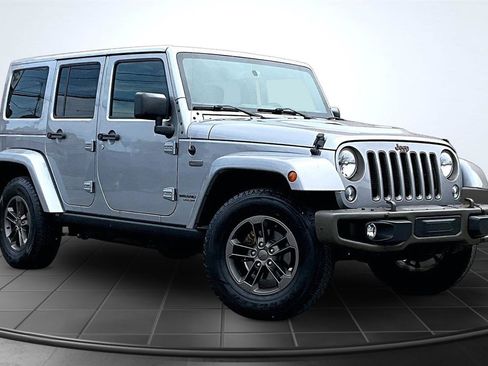 Used 2016 Jeep Wrangler Unlimited Sahara AWD/4WD image 3