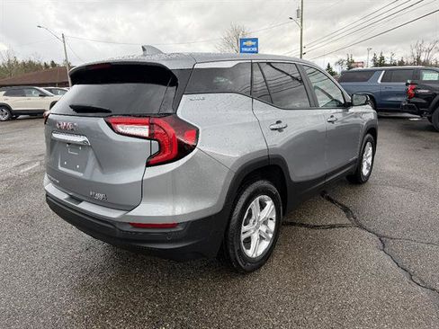 Used 2023 GMC Terrain SLE FWD image 9