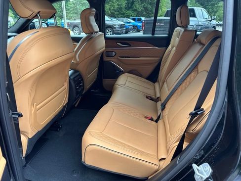 Used 2025 Jeep Grand Cherokee Summit AWD/4WD image 27