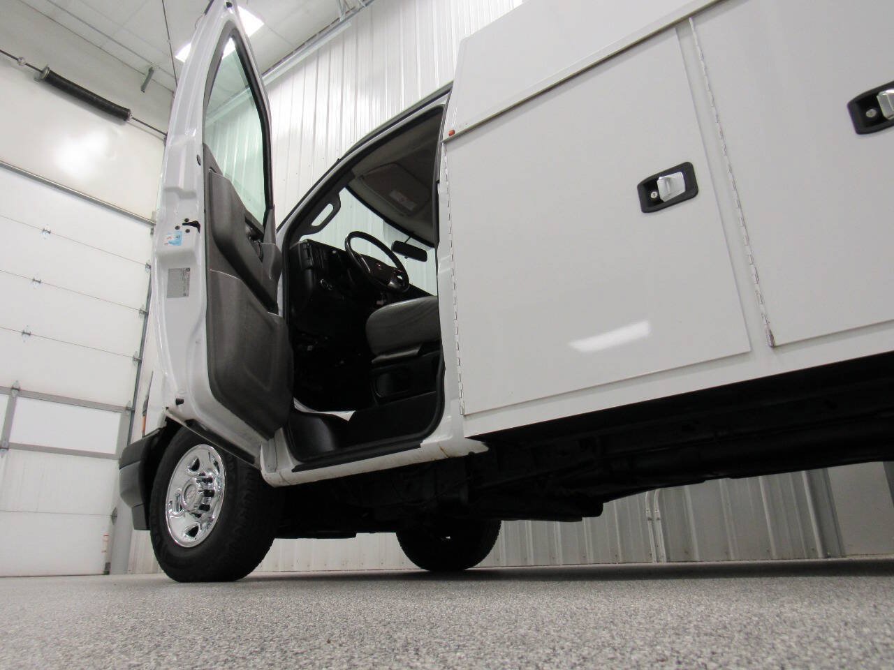 Used 2018 Chevrolet Express 3500 w/ Power Convenience Package RWD image 33