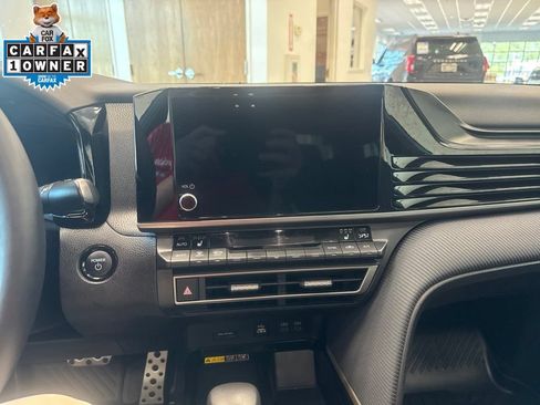 Used 2025 Toyota Camry SE w/ Convenience Package FWD image 5