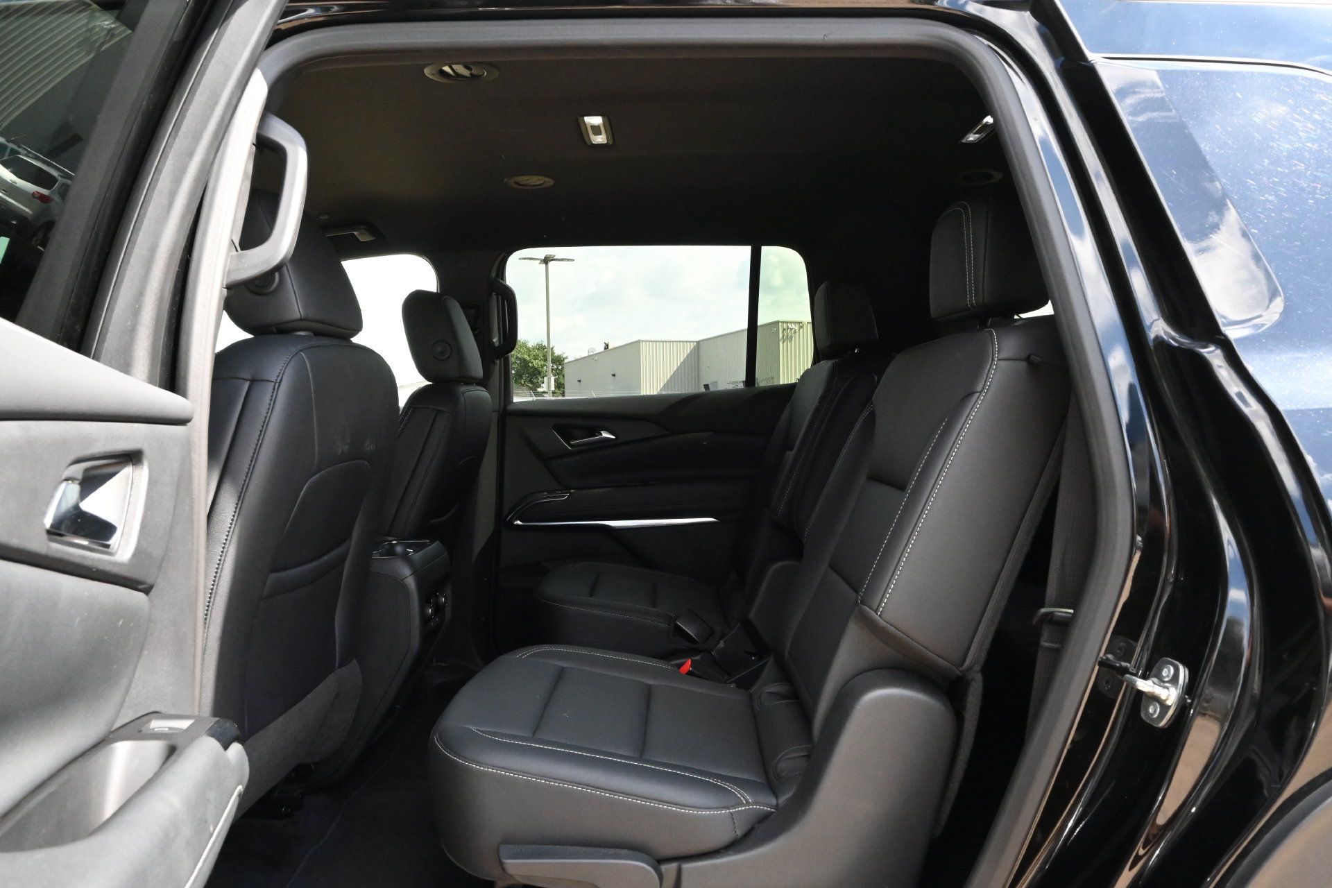 Used 2025 Chevrolet Traverse LT FWD image 19