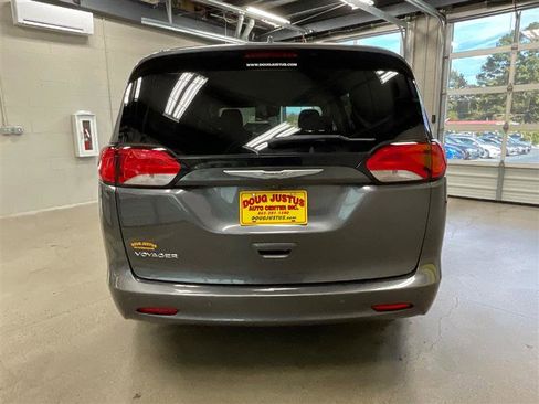 Used 2021 Chrysler Voyager LX image 4