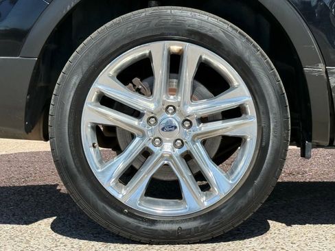 Used 2017 Ford Explorer Limited image 27