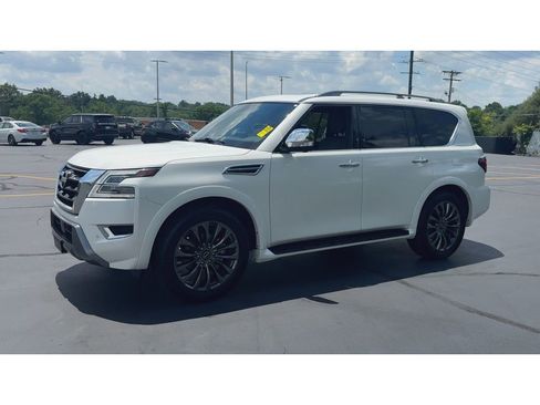 Used 2024 Nissan Armada Platinum w/ Captain's Chairs Package RWD image 4