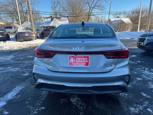 Used 2024 Kia Forte LXS w/ LXS Technology Package image 7