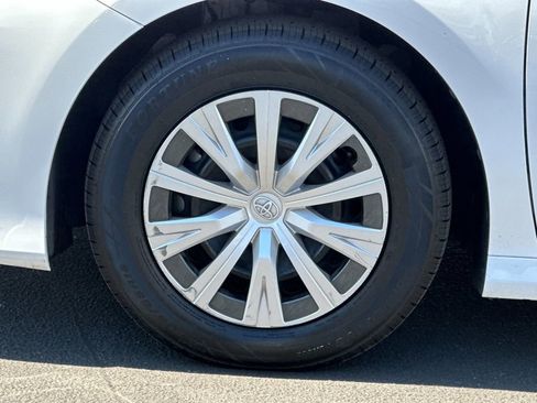 Used 2019 Toyota Camry LE FWD image 23