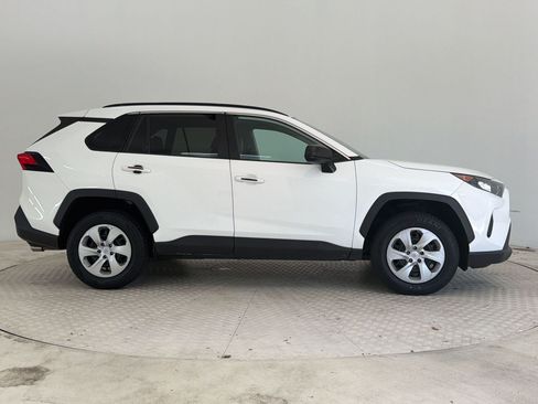 Used 2021 Toyota RAV4 LE FWD image 8