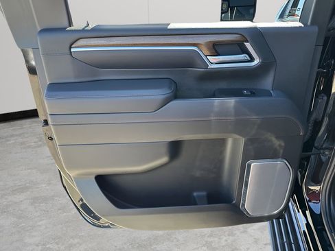 Used 2025 Chevrolet Silverado 2500 High Country w/ High Country Premium Package AWD/4WD image 18