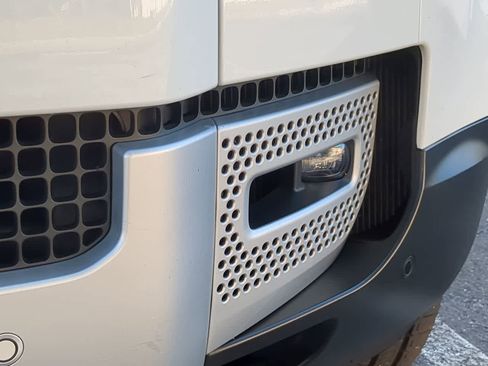 Used 2022 Land Rover Defender 110 S image 11