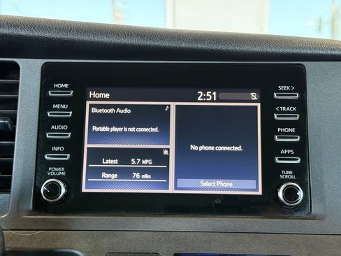 Used 2018 Toyota Sienna L image 25