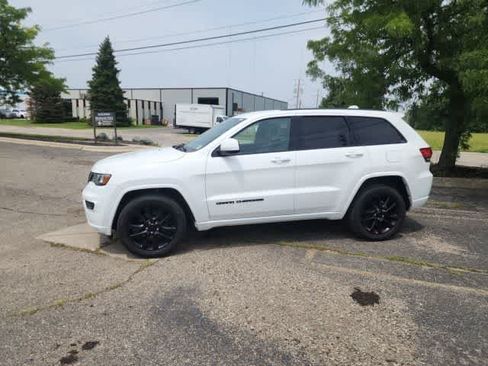 Certified 2018 Jeep Grand Cherokee Altitude AWD/4WD image 24