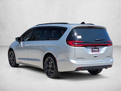 New 2026 Chrysler Pacifica Limited w/ S Appearance Package FWD image 8
