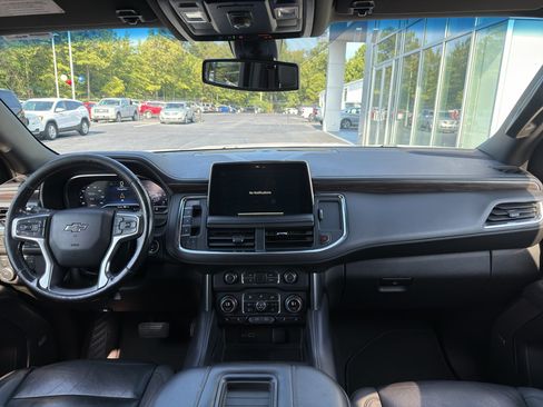 Used 2022 Chevrolet Suburban Z71 AWD/4WD image 12