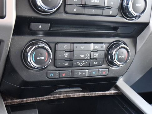 Used 2017 Ford F350 Lariat image 28