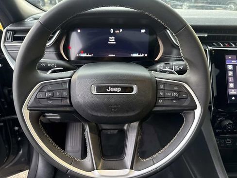 Used 2024 Jeep Grand Cherokee Laredo X image 25