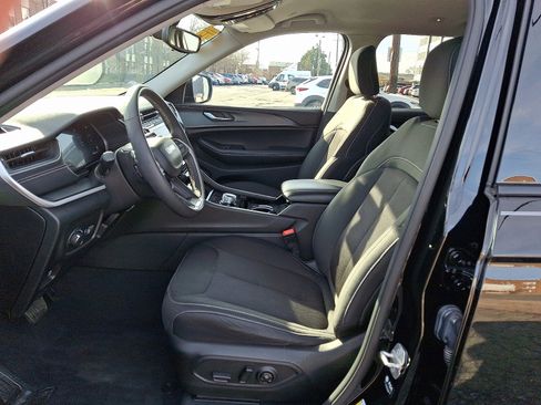 Used 2023 Jeep Grand Cherokee L Laredo w/ Luxury Tech Group I image 14