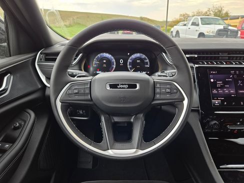 New 2025 Jeep Grand Cherokee L Altitude image 16