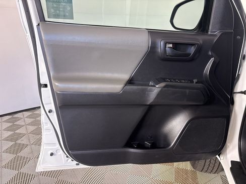 Used 2020 Toyota Tacoma SR image 10