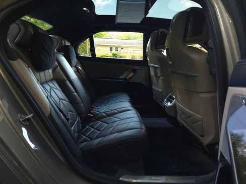 Used 2024 BMW i7 eDrive50 w/ Executive Package RWD image 31