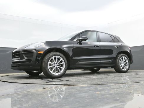 New 2025 Porsche Macan image 37