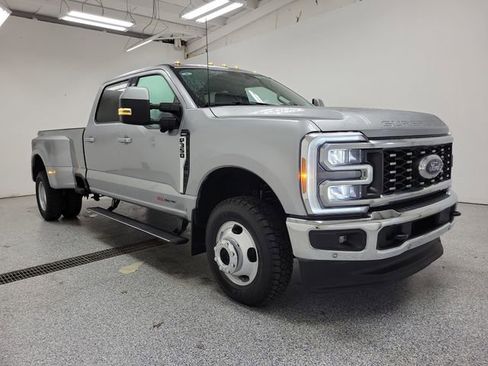 Used 2023 Ford F350 Lariat w/ Lariat Ultimate Package image 2